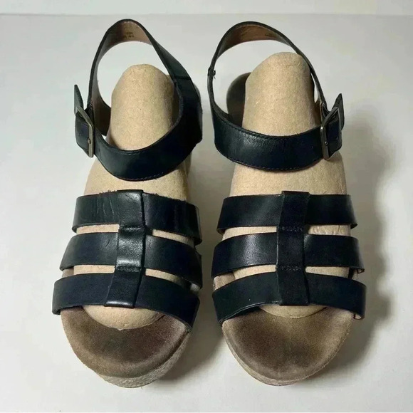 CLARKS CASLYNN HARP WOMENS BLACK LEATHER WEDGE CASUAL SANDALS STRAPPY SIZE 8.5 - Picture 1 of 9